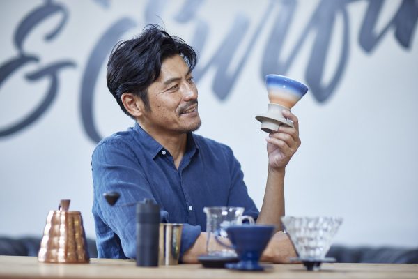 坂口憲二 x HARIO Coffee Dripper Switch Sunrise濾杯：以日本傳統工藝「有田燒」，展現夕陽海岸景色之美